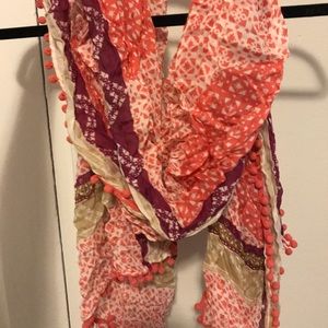 Lightweight tasseled scarf